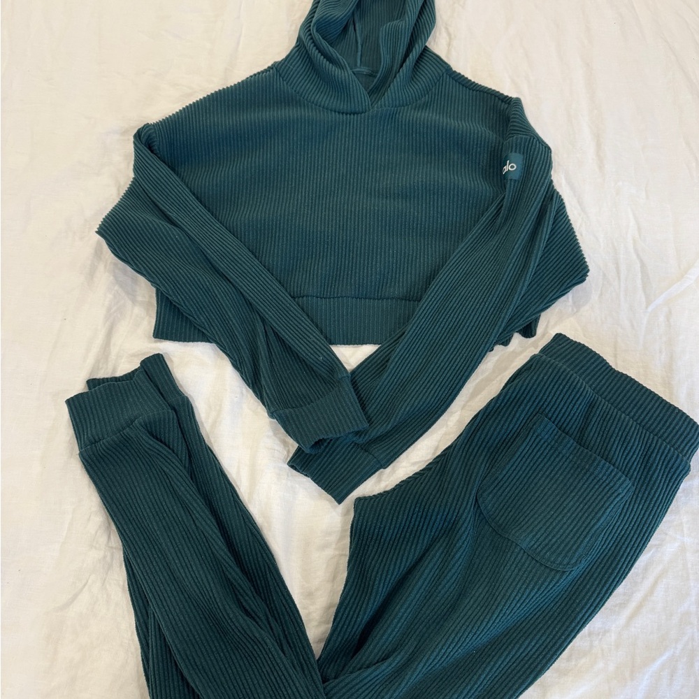 Green Ribbed Crop Hoodie and Jogger Set from Alo